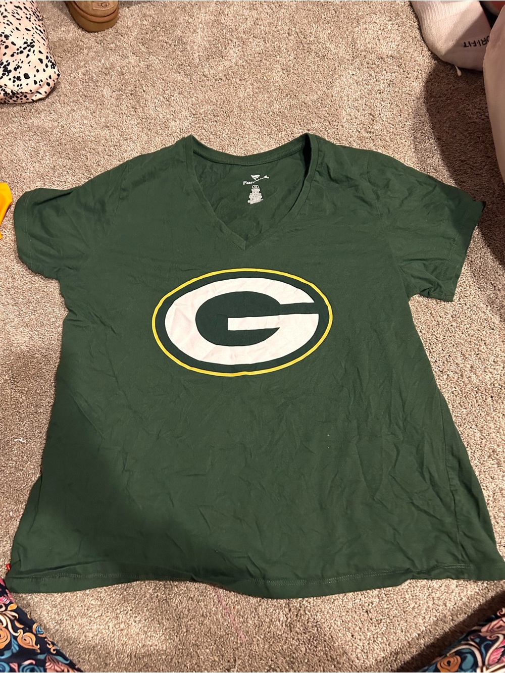 Fanatics Green Short Sleeve V-Neck Tee with White and Gold Green Bay Logo